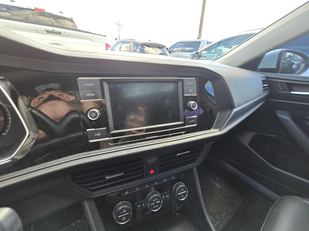 Used 2019 Volkswagen Jetta SE image 12