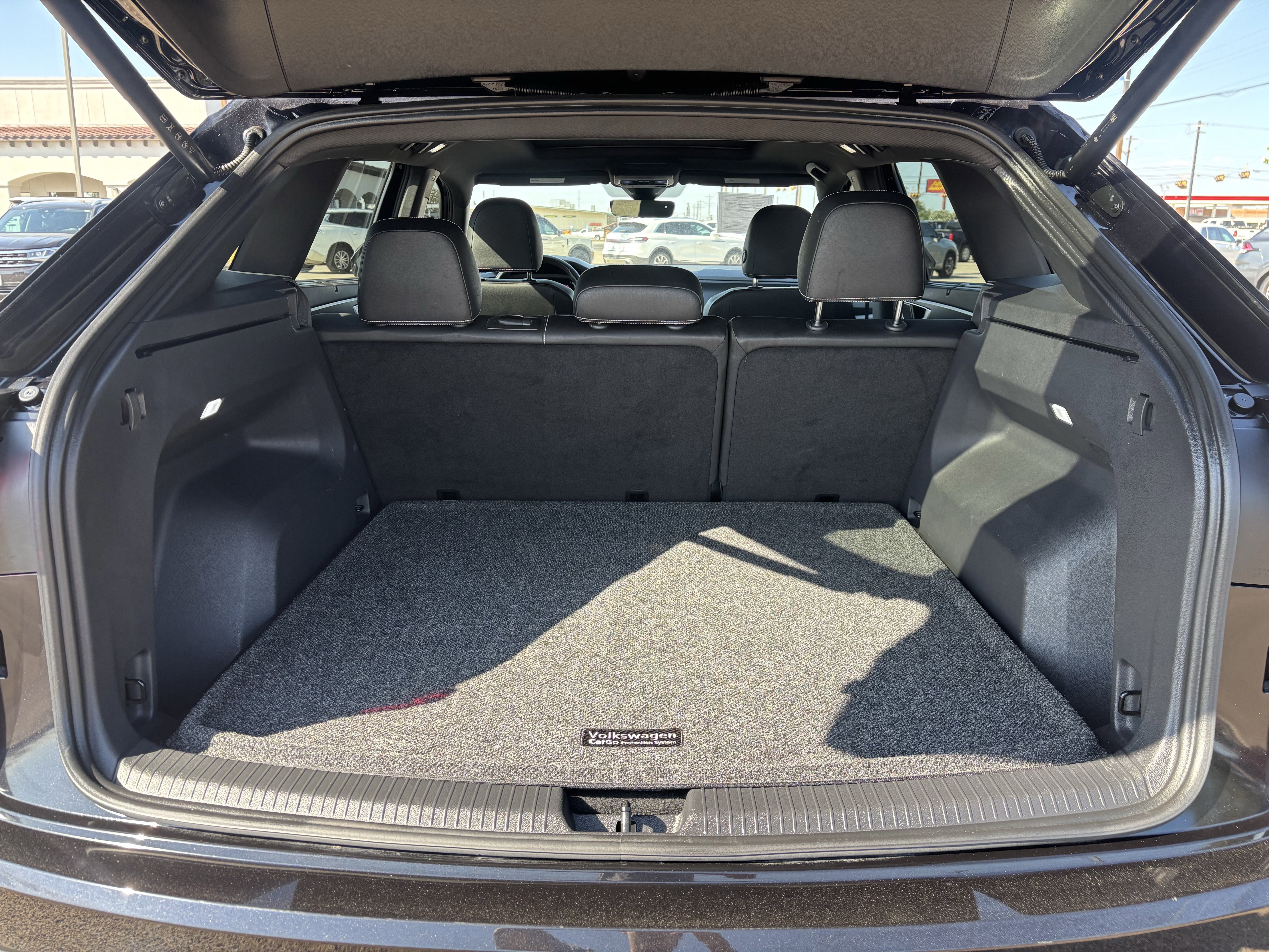 Used 2025 Volkswagen Atlas Cross Sport SEL R-Line image 18