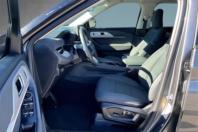 Certified 2025 Ford Explorer Active image 21
