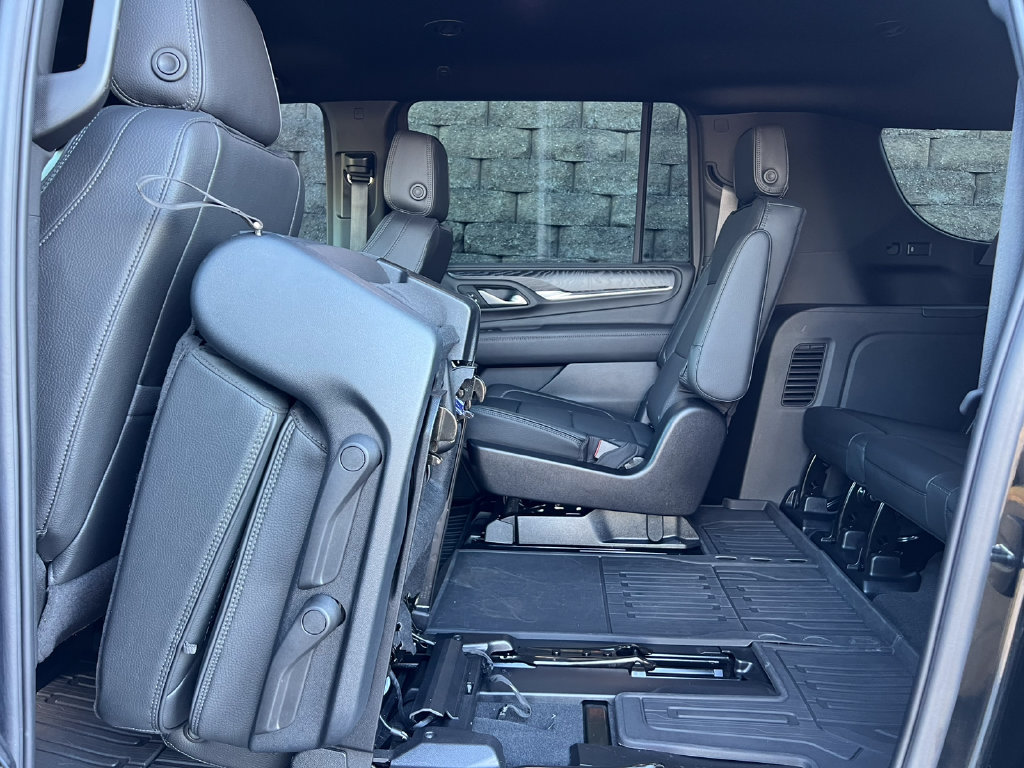 Used 2023 GMC Yukon XL Denali AWD/4WD image 5