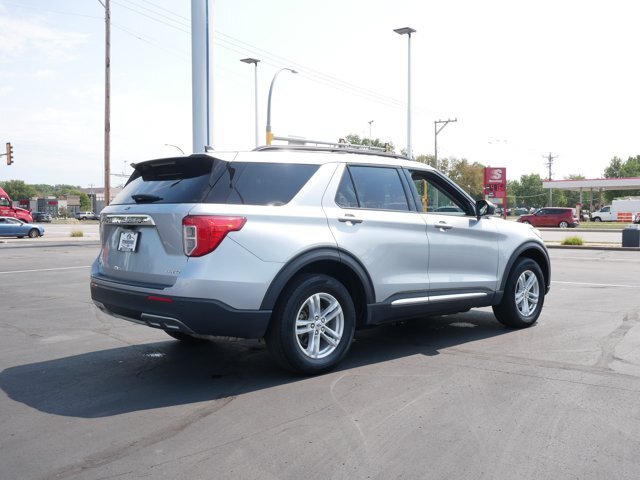 Certified 2023 Ford Explorer XLT w/ Equipment Group 202A AWD/4WD image 3