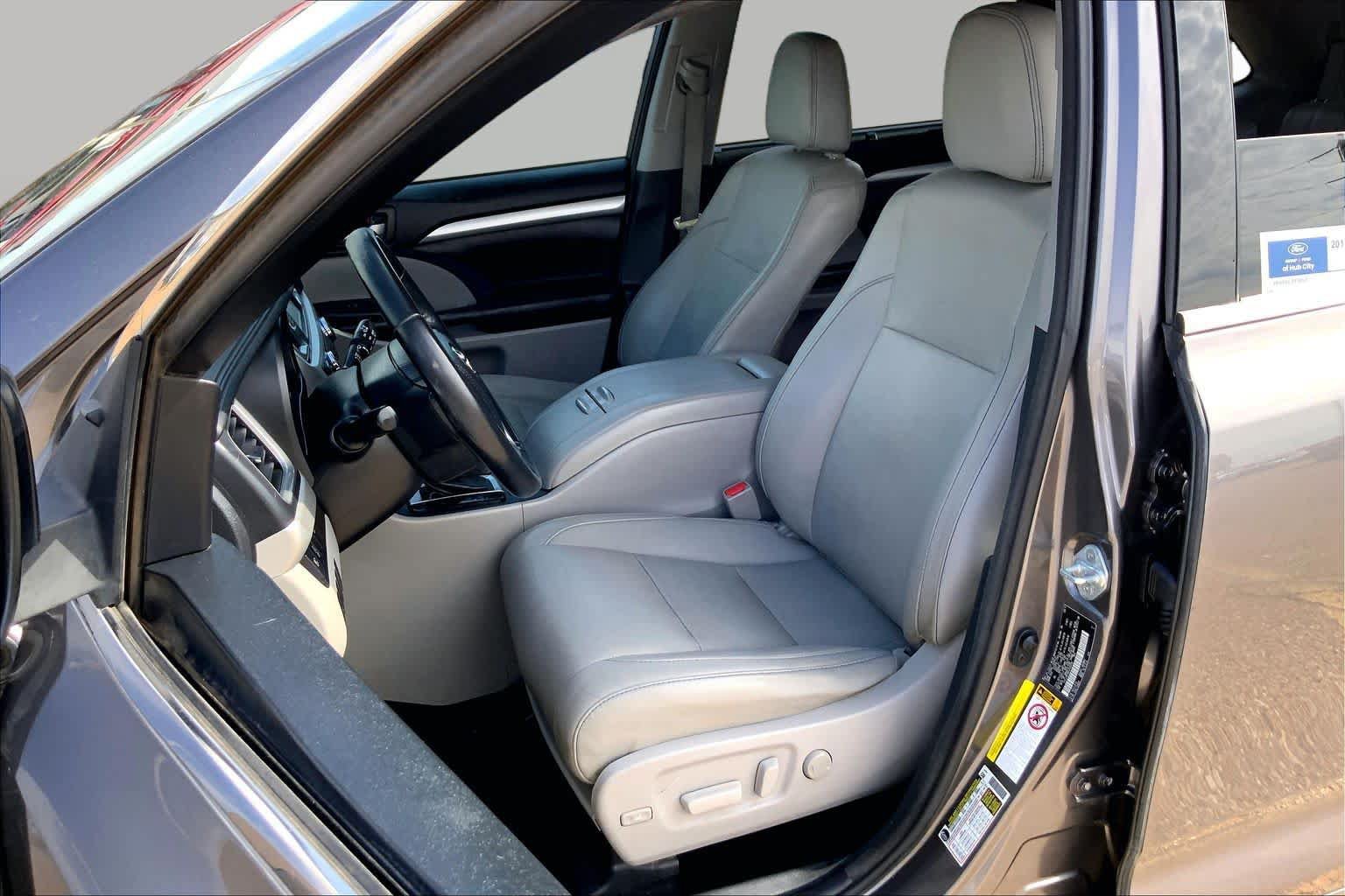 Used 2017 Toyota Highlander XLE AWD/4WD image 8