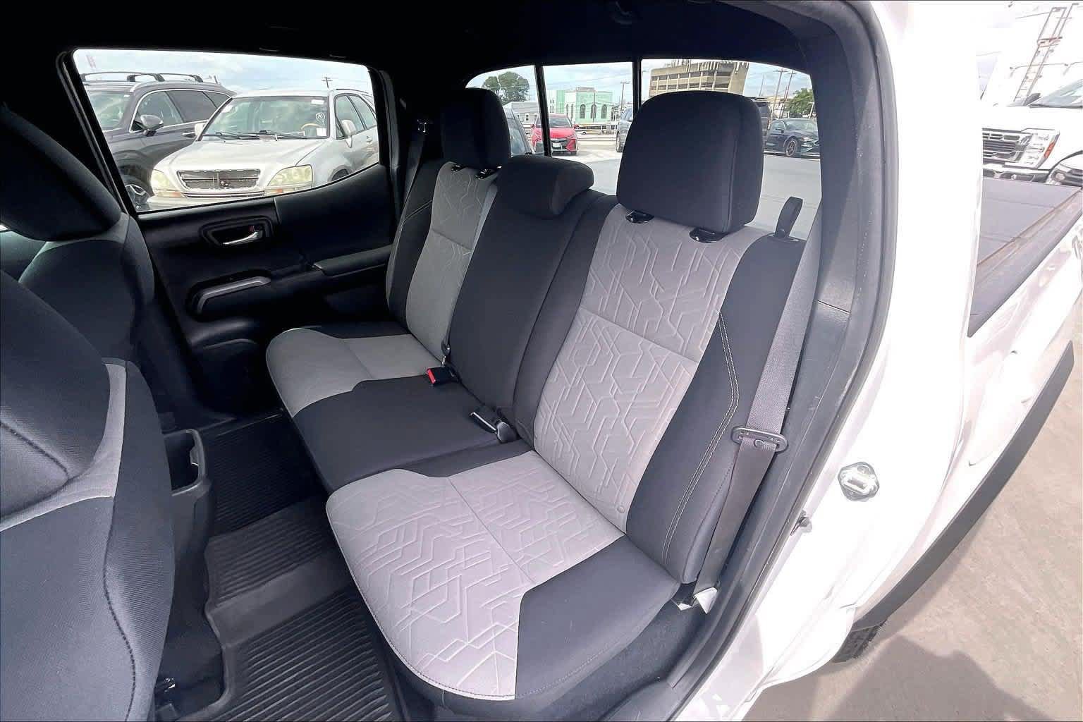 Used 2023 Toyota Tacoma TRD Off-Road w/ Technology Package AWD/4WD image 29