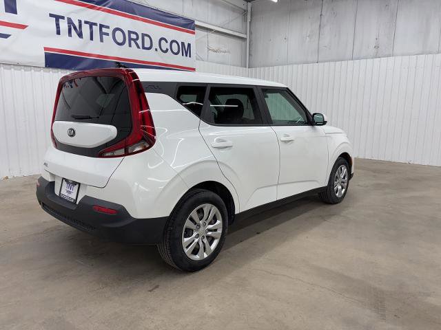 Used 2021 Kia Soul LX image 3