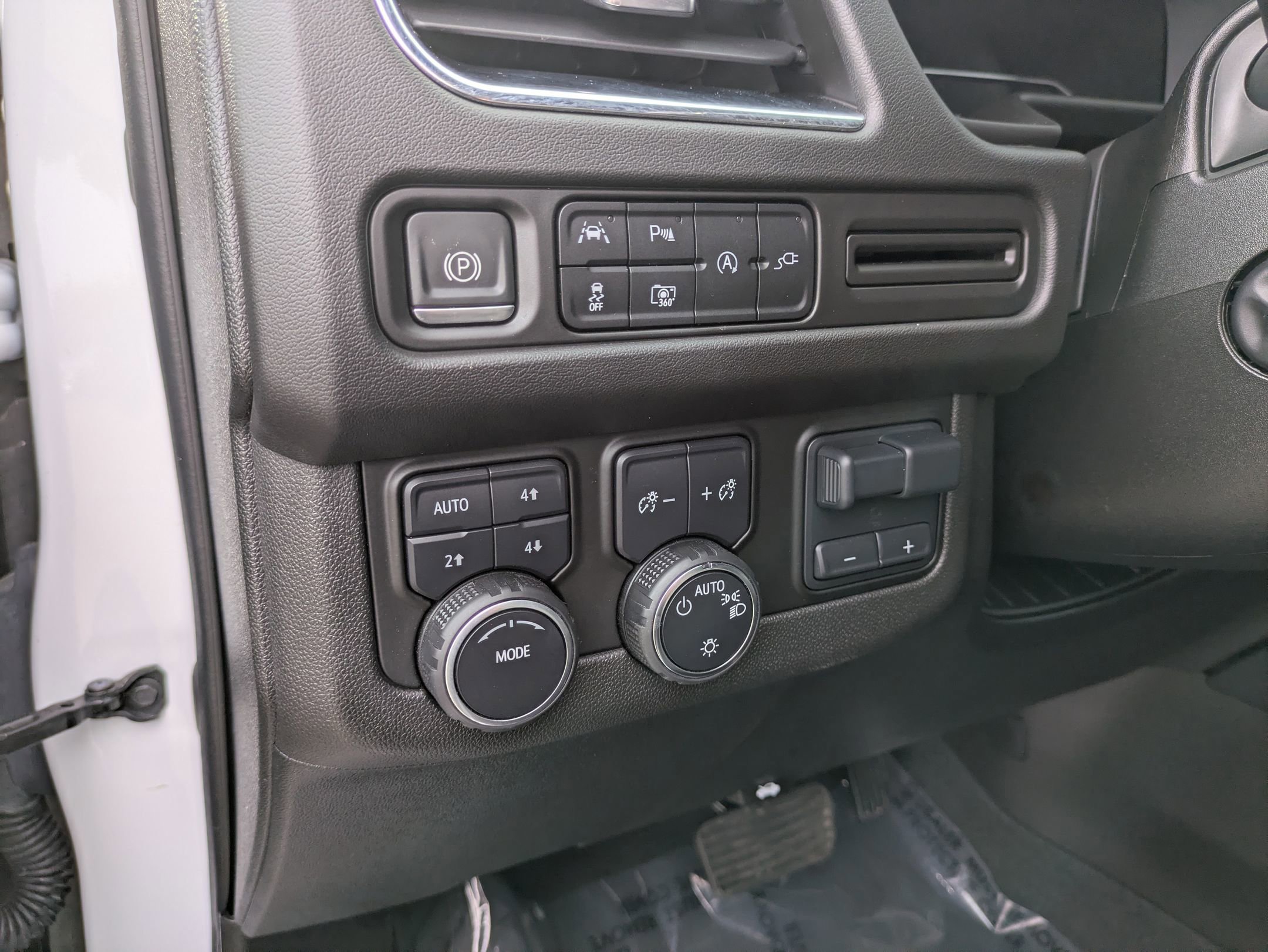 Used 2022 Chevrolet Tahoe RST w/ Sport Performance Package image 15