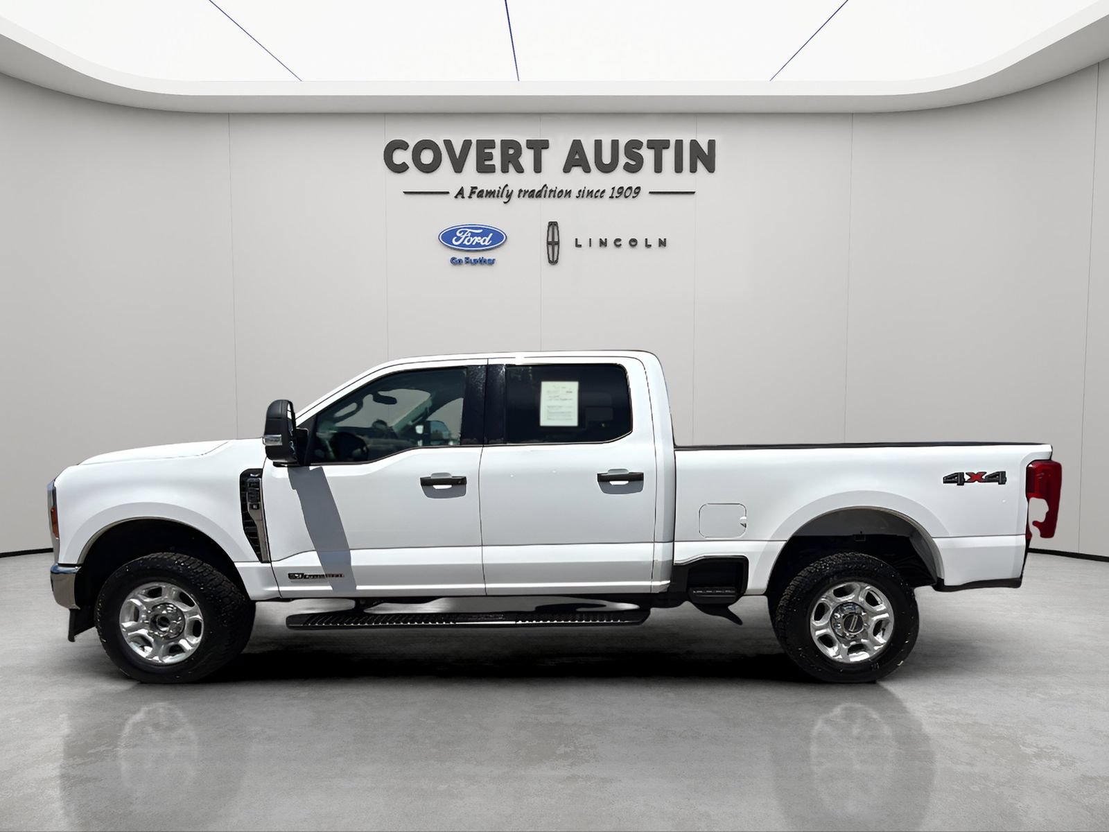 Certified 2025 Ford F250 XLT AWD/4WD image 2