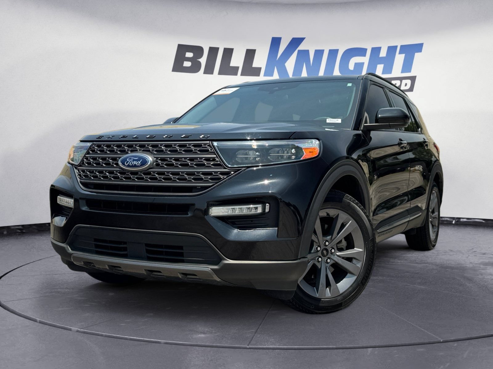 Certified 2024 Ford Explorer XLT w/ Equipment Group 202A RWD image 1