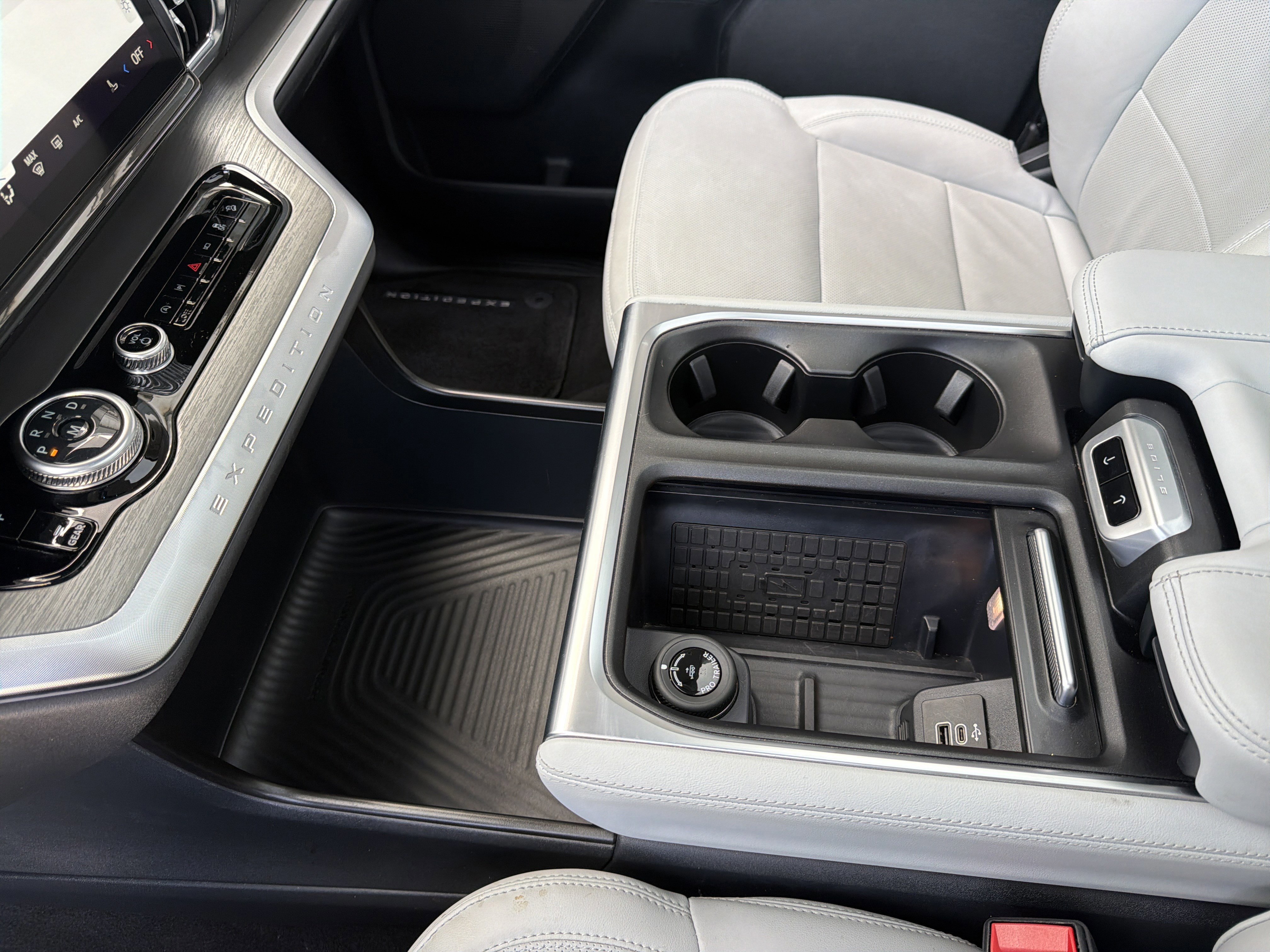 Certified 2025 Ford Expedition Platinum w/ Driver's Package image 57