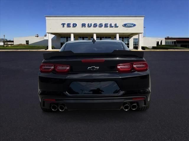 Used 2022 Chevrolet Camaro LT RWD image 6
