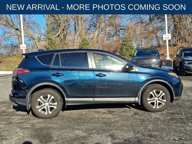 Used 2018 Toyota RAV4 LE image 8