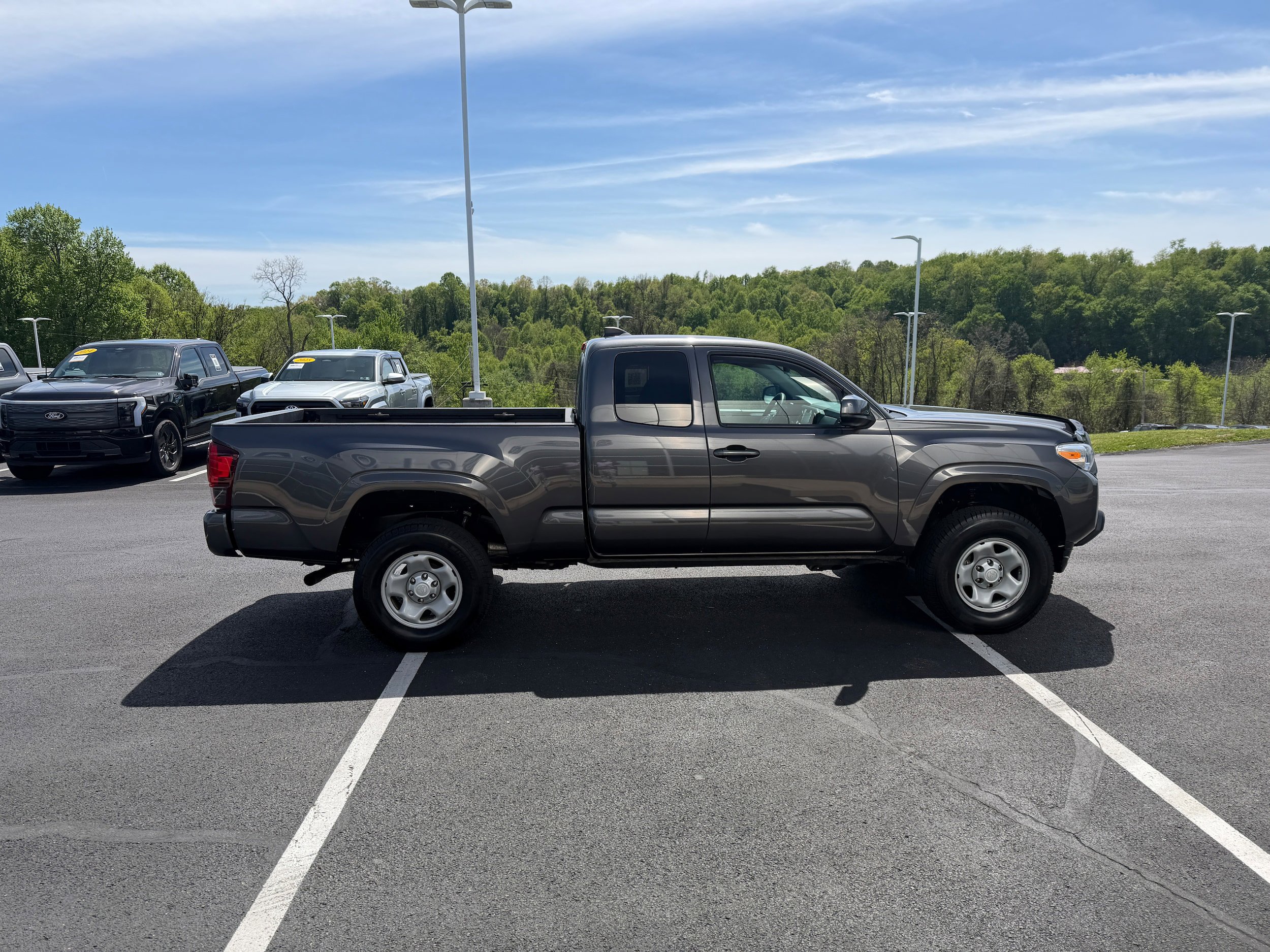 Used 2023 Toyota Tacoma SR AWD/4WD image 5