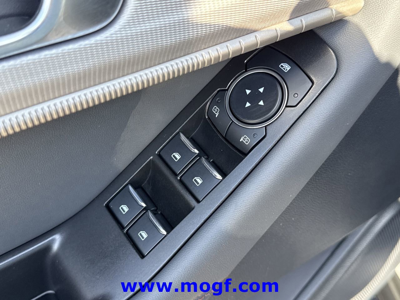 Certified 2025 Ford Explorer Active w/ Active Comfort Package image 21