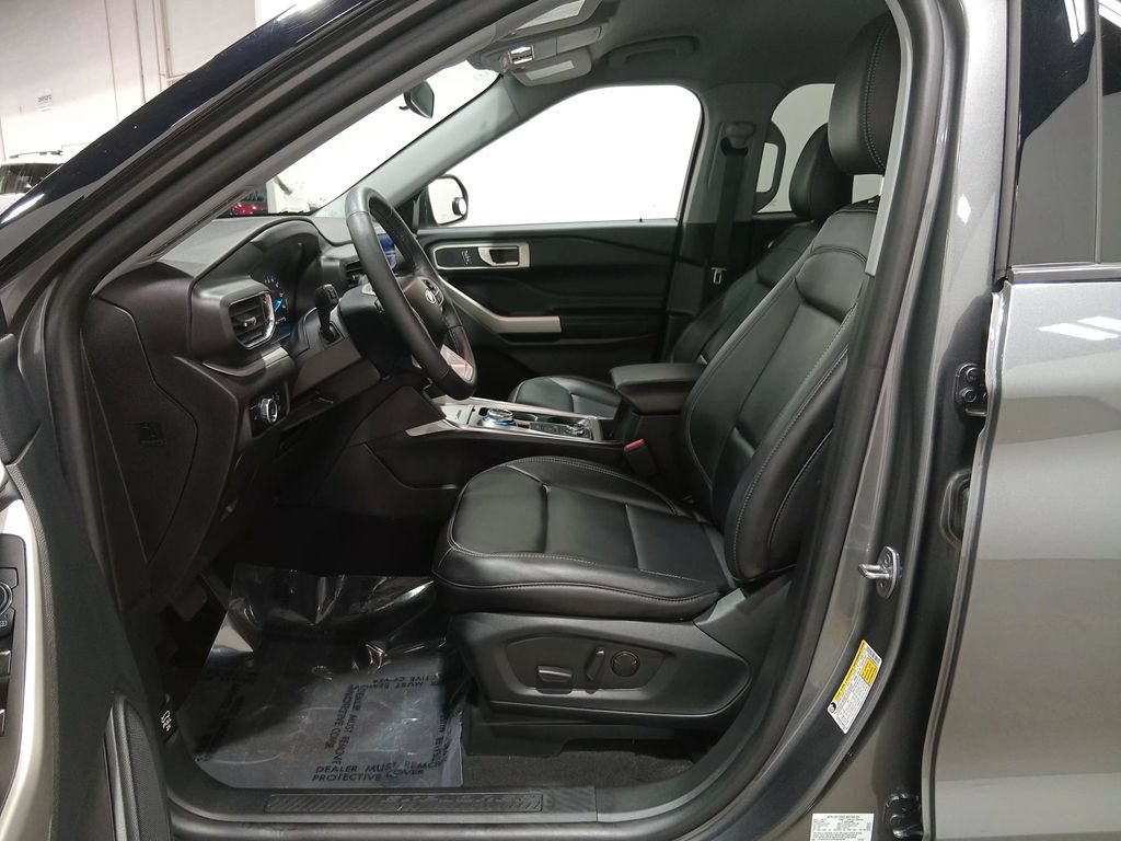 Certified 2023 Ford Explorer XLT w/ Equipment Group 202A AWD/4WD image 17