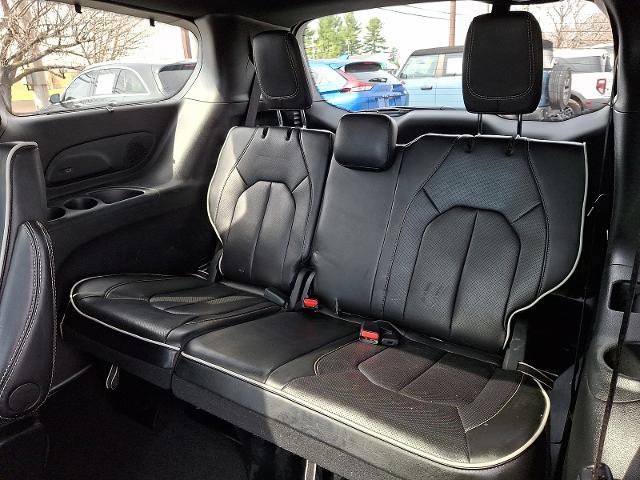 Used 2025 Chrysler Pacifica Limited FWD image 11
