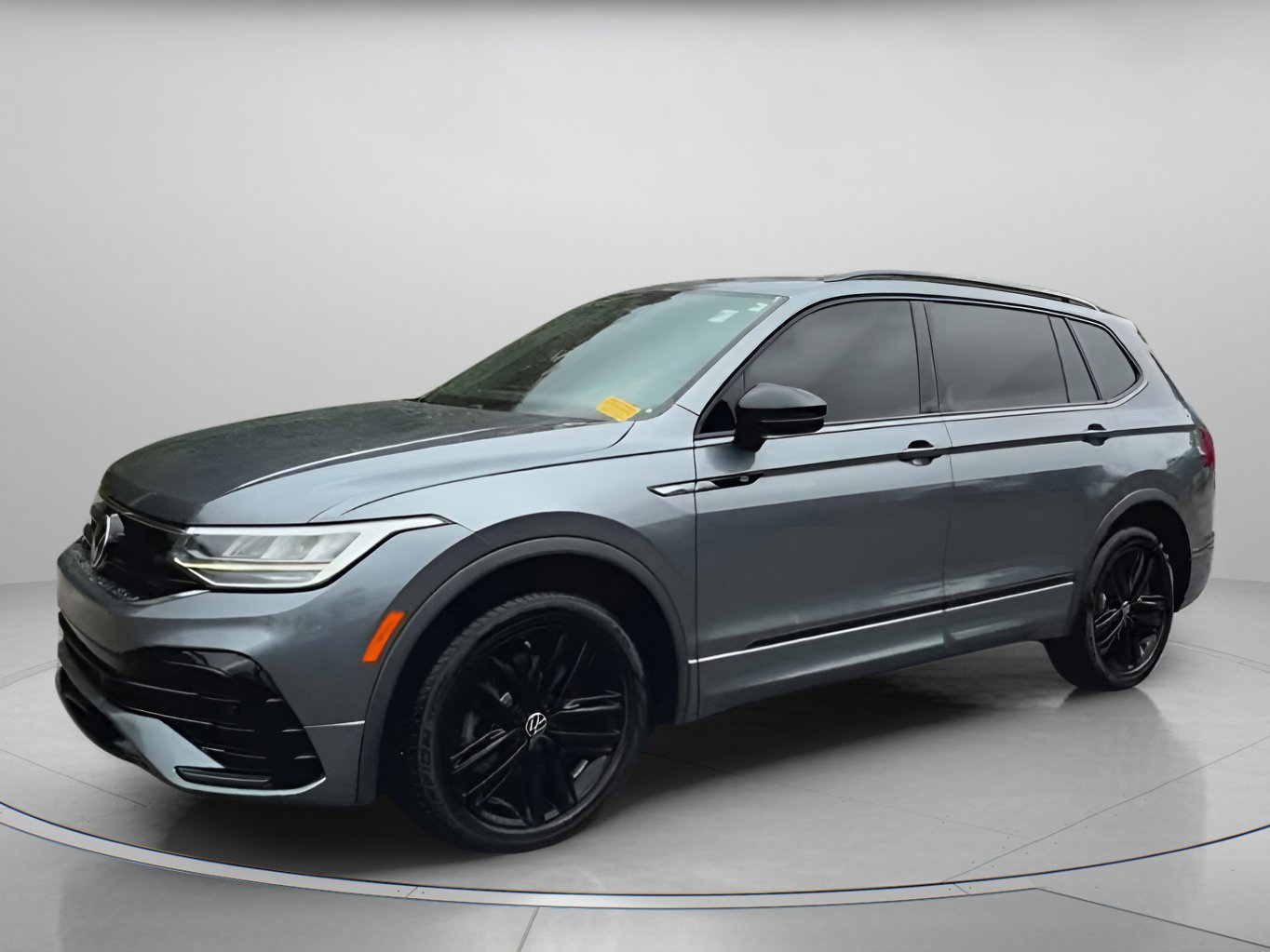Used 2022 Volkswagen Tiguan SE R-Line image 5