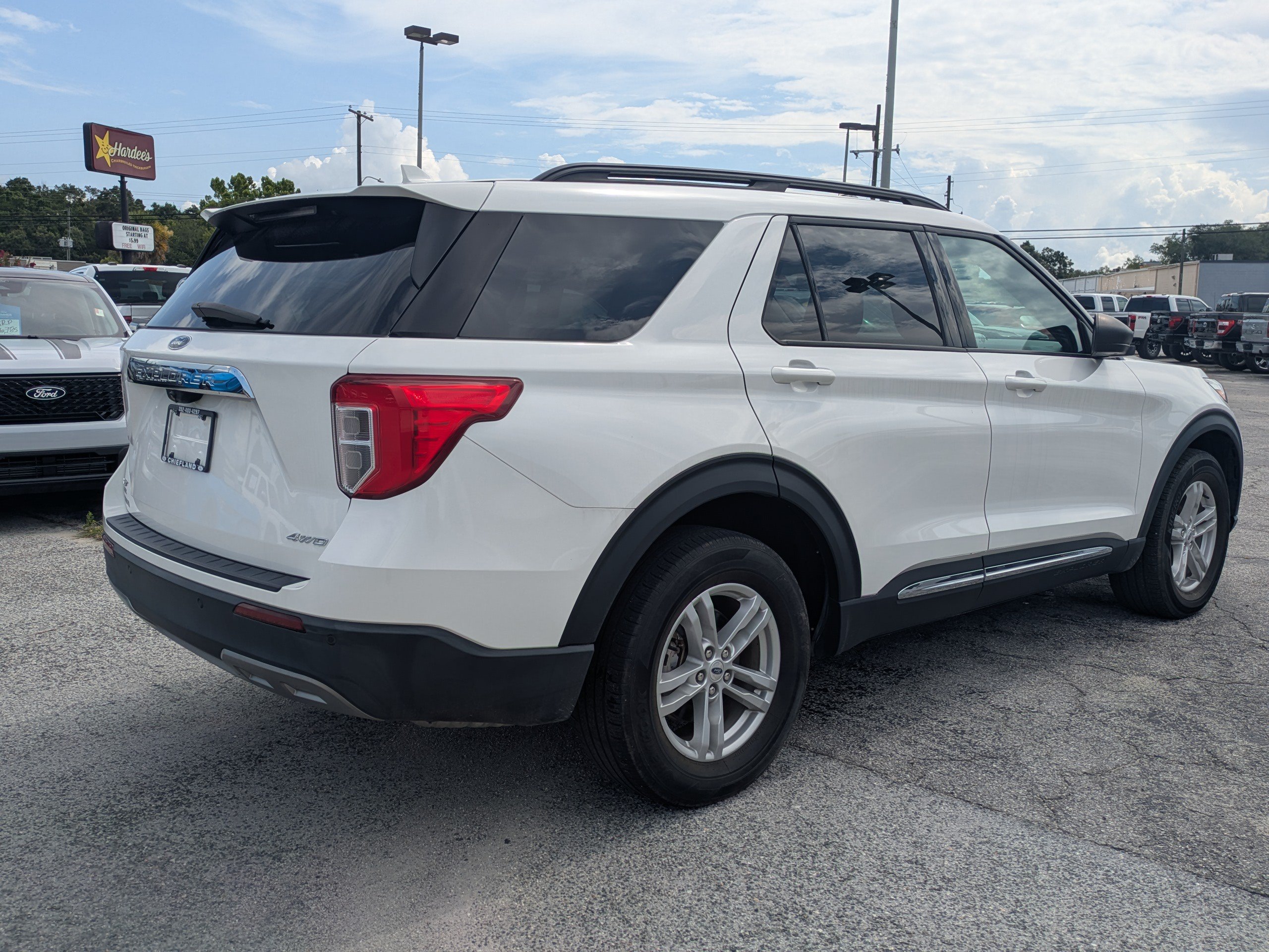 Certified 2022 Ford Explorer XLT w/ Equipment Group 202A AWD/4WD image 4