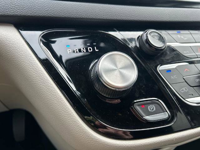 Used 2024 Chrysler Pacifica Touring-L image 31