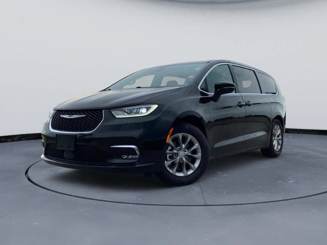 Used 2026 Chrysler Pacifica Limited FWD image 10