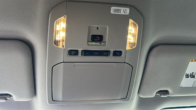 Used 2024 Toyota Highlander LE AWD/4WD image 25