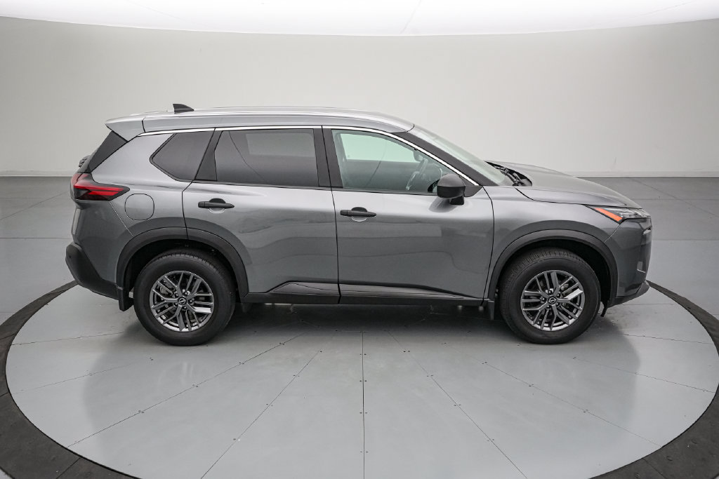 Used 2023 Nissan Rogue S AWD/4WD image 3