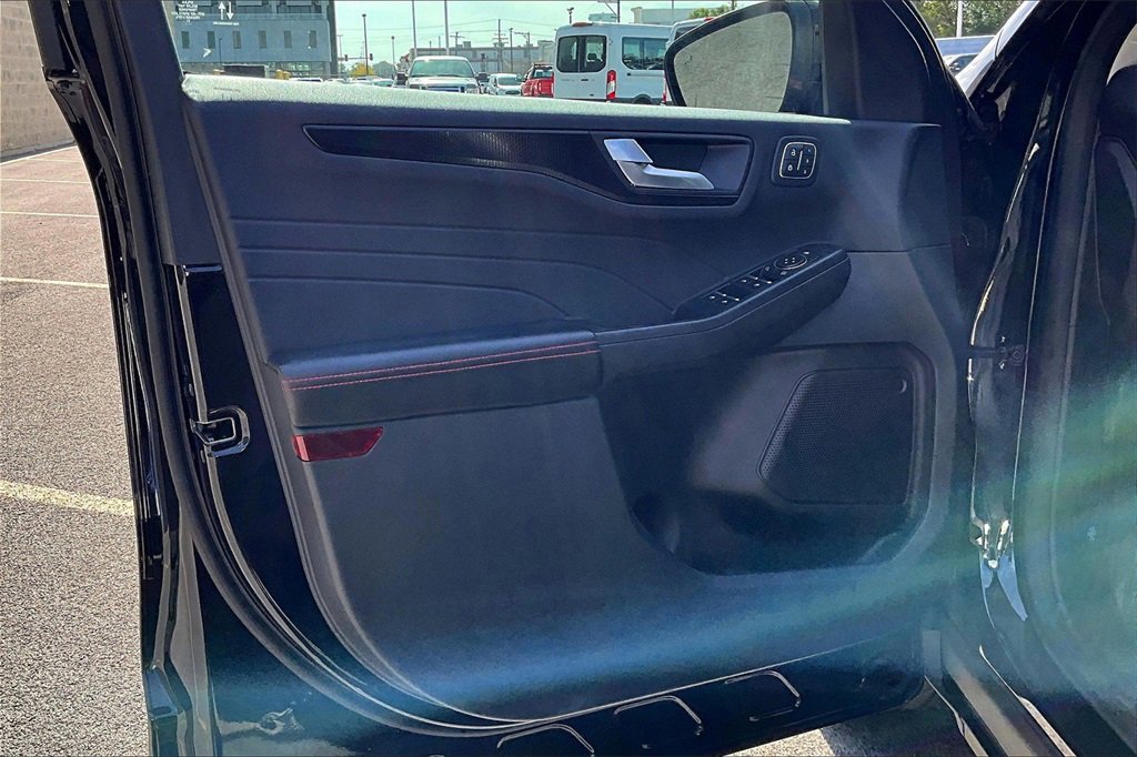 Certified 2022 Ford Escape SEL w/ SEL Stealth AWD Package image 22