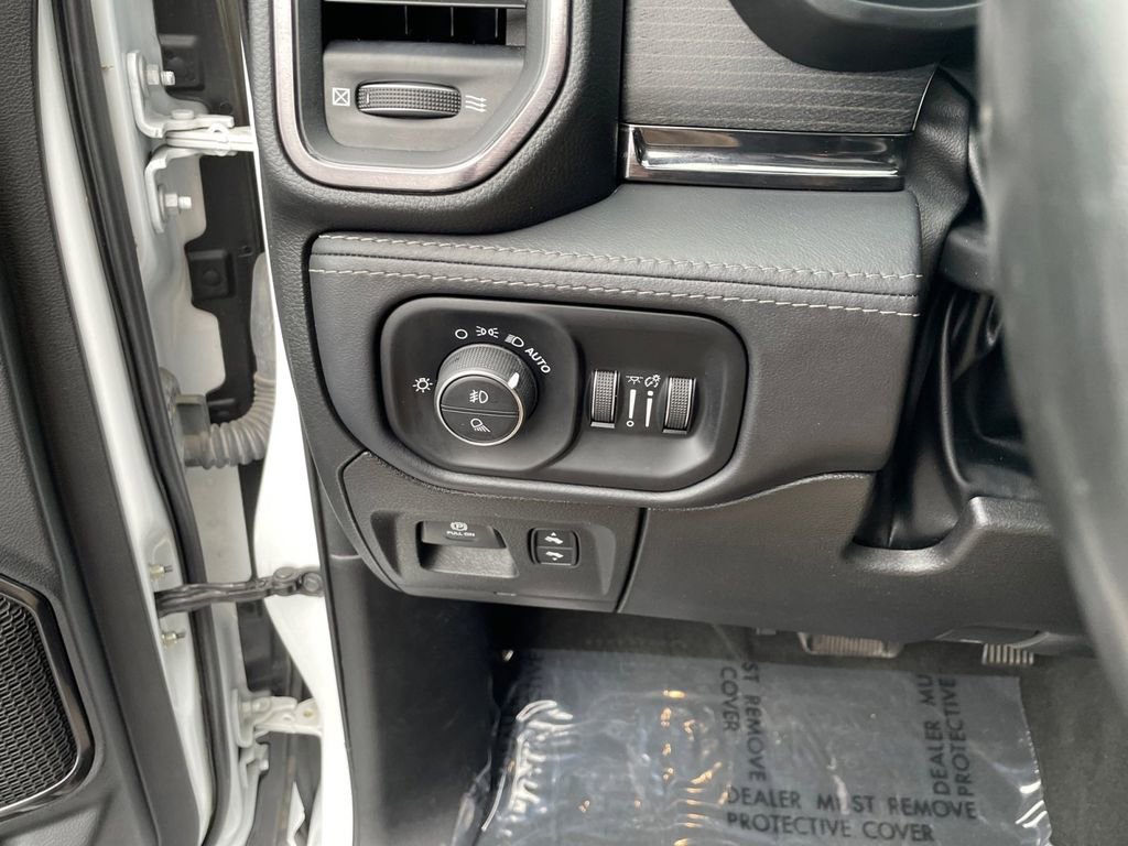 Used 2023 RAM 1500 Limited AWD/4WD image 16