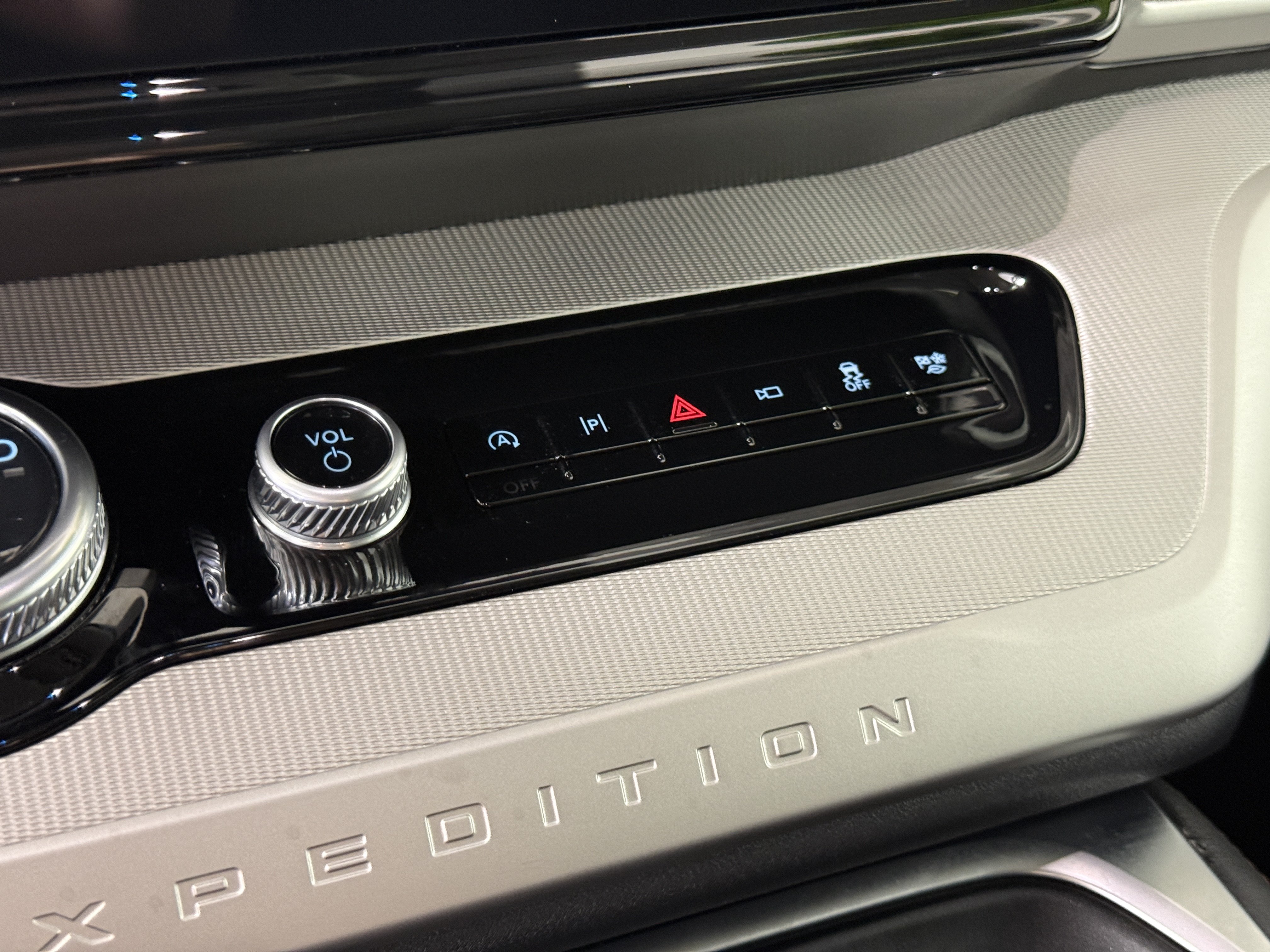 Certified 2025 Ford Expedition Active RWD image 23