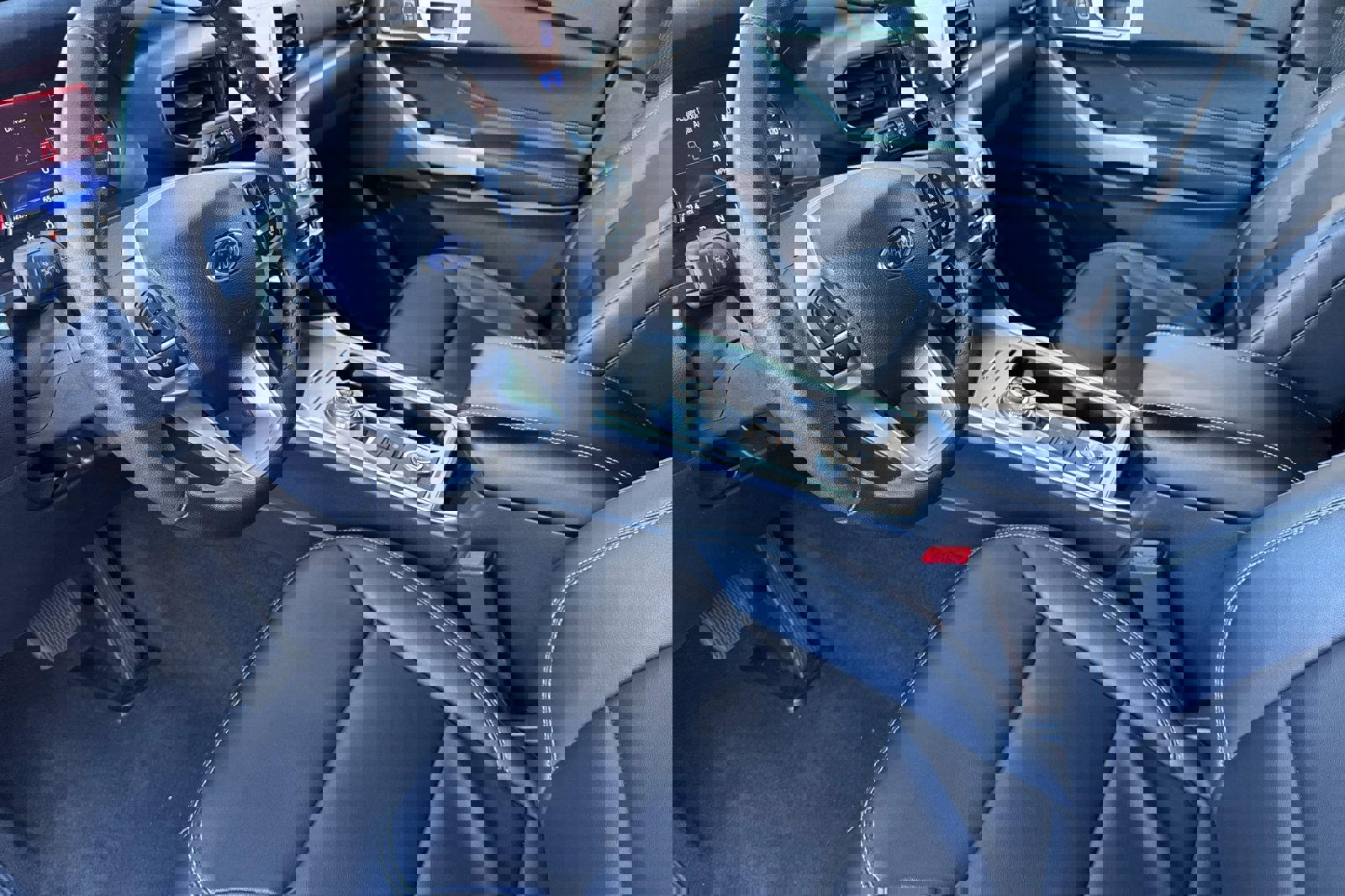 Certified 2022 Ford Explorer XLT w/ Equipment Group 202A image 11