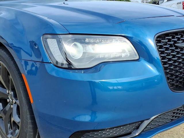 Used 2022 Chrysler 300 Touring w/ Sport Appearance Package image 12