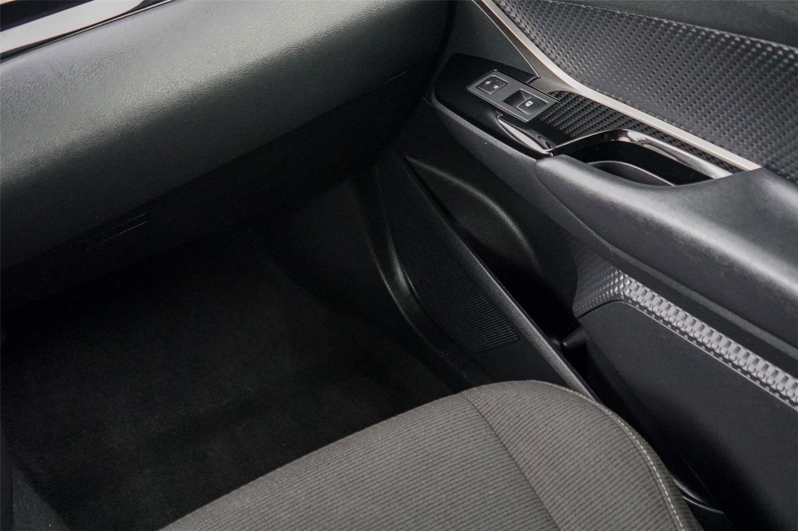 Used 2019 Toyota C-HR XLE FWD image 27