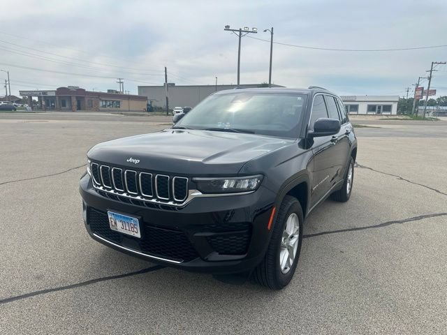 Used 2024 Jeep Grand Cherokee Laredo X w/ Luxury Tech Group I AWD/4WD image 2
