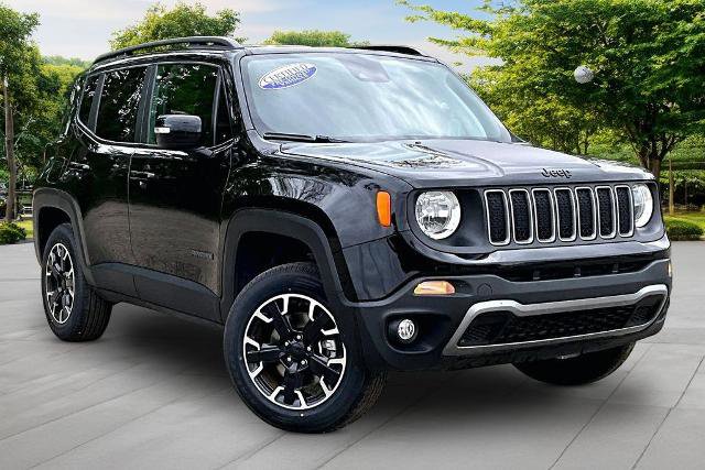 Used 2023 Jeep Renegade Latitude AWD/4WD image 1
