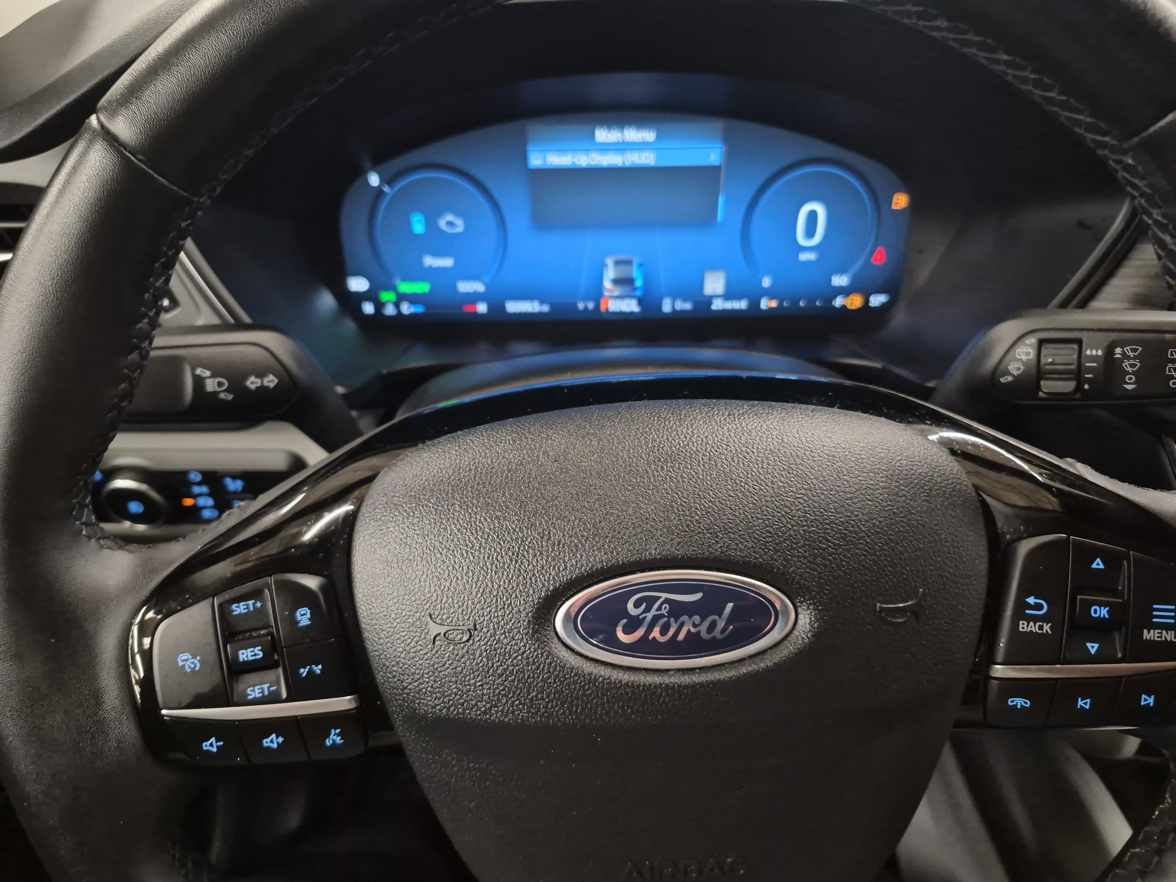 Certified 2025 Ford Escape SE w/ PHEV Premium Package image 28