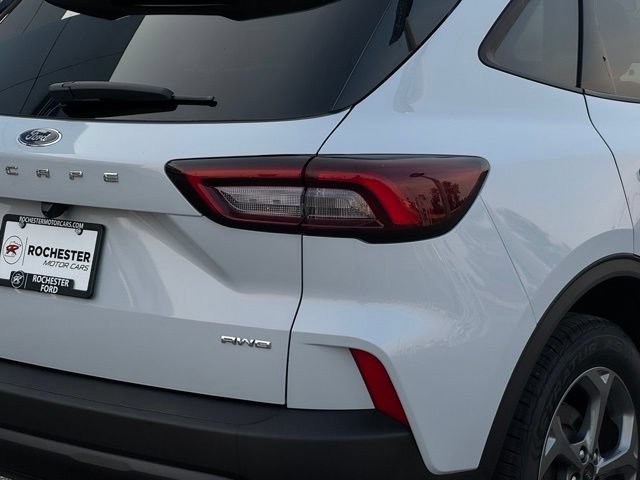 Certified 2025 Ford Escape ST-Line Select AWD/4WD image 44