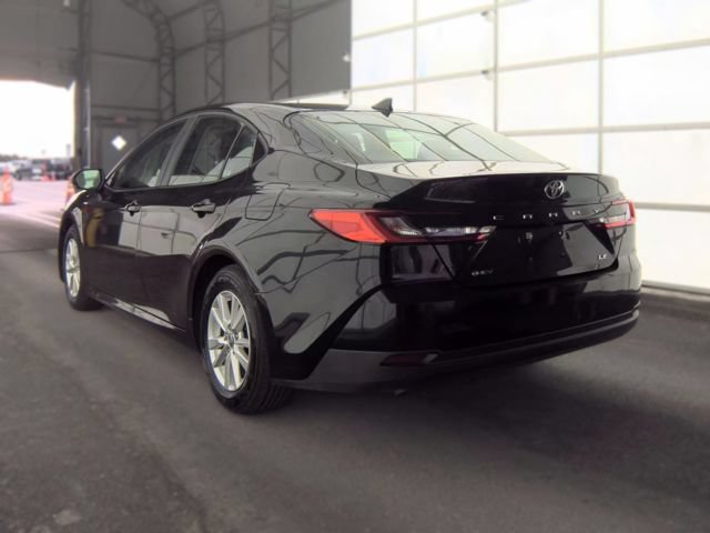 Used 2025 Toyota Camry LE FWD image 5