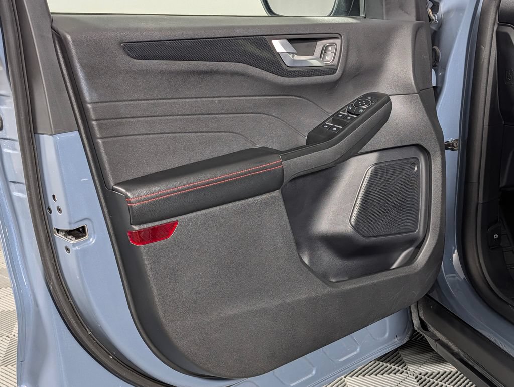 Certified 2025 Ford Escape ST-Line FWD image 24
