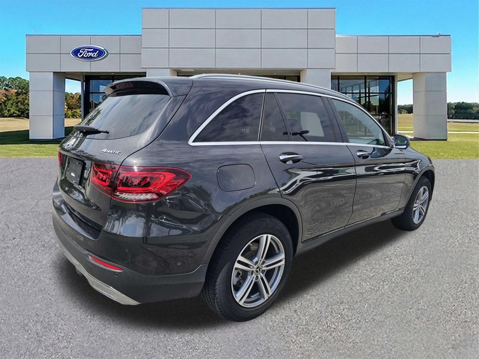 Used 2022 Mercedes-Benz GLC 300 4MATIC w/ Multimedia Package Lite image 4
