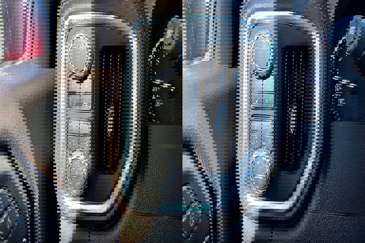 Used 2020 GMC Sierra 1500 SLT image 32