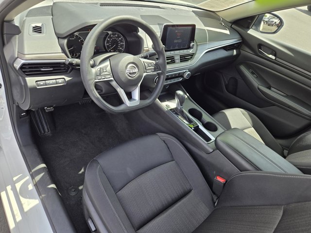 Used 2025 Nissan Altima 2.5 SV FWD image 21