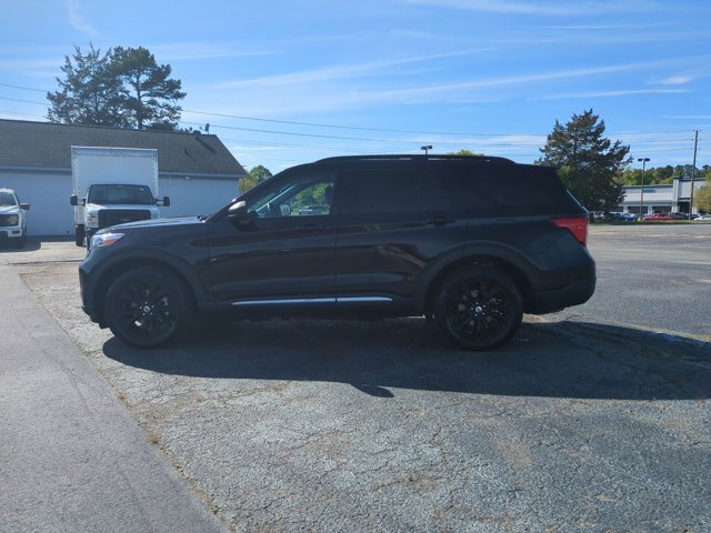 Certified 2022 Ford Explorer XLT w/ Equipment Group 202A AWD/4WD image 7