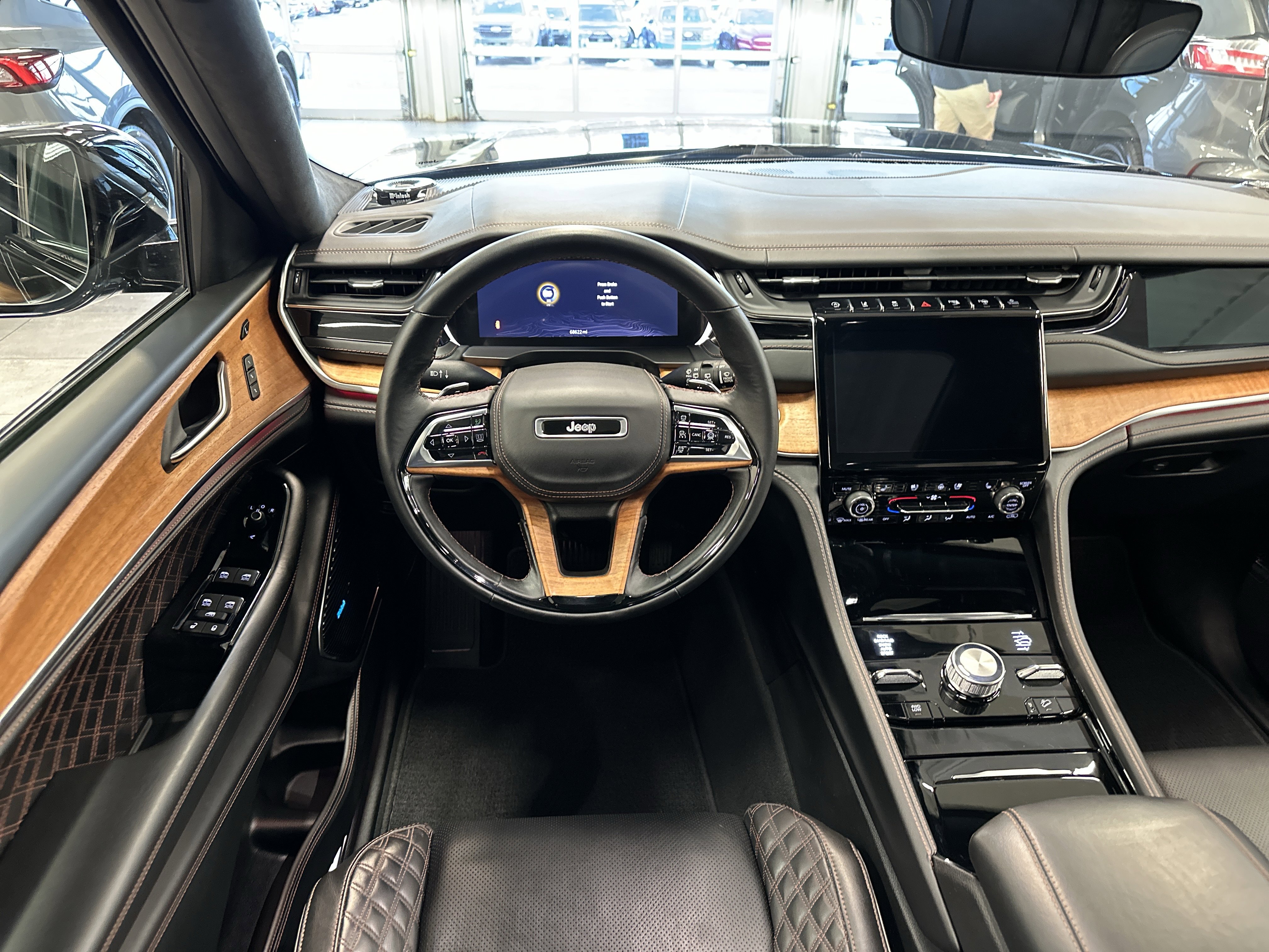 Used 2022 Jeep Grand Cherokee Summit image 2