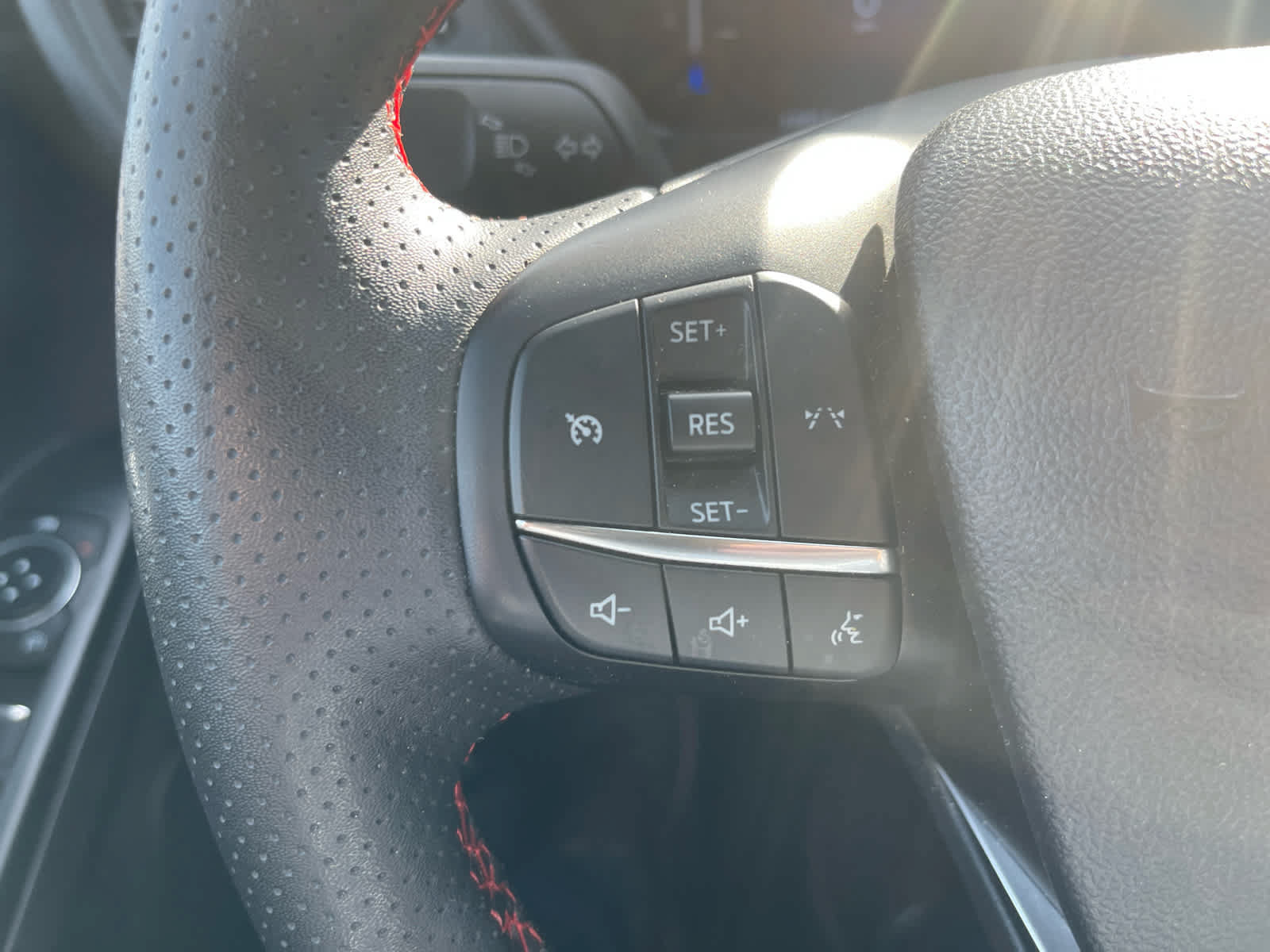 Certified 2025 Ford Escape ST-Line Select AWD/4WD image 10