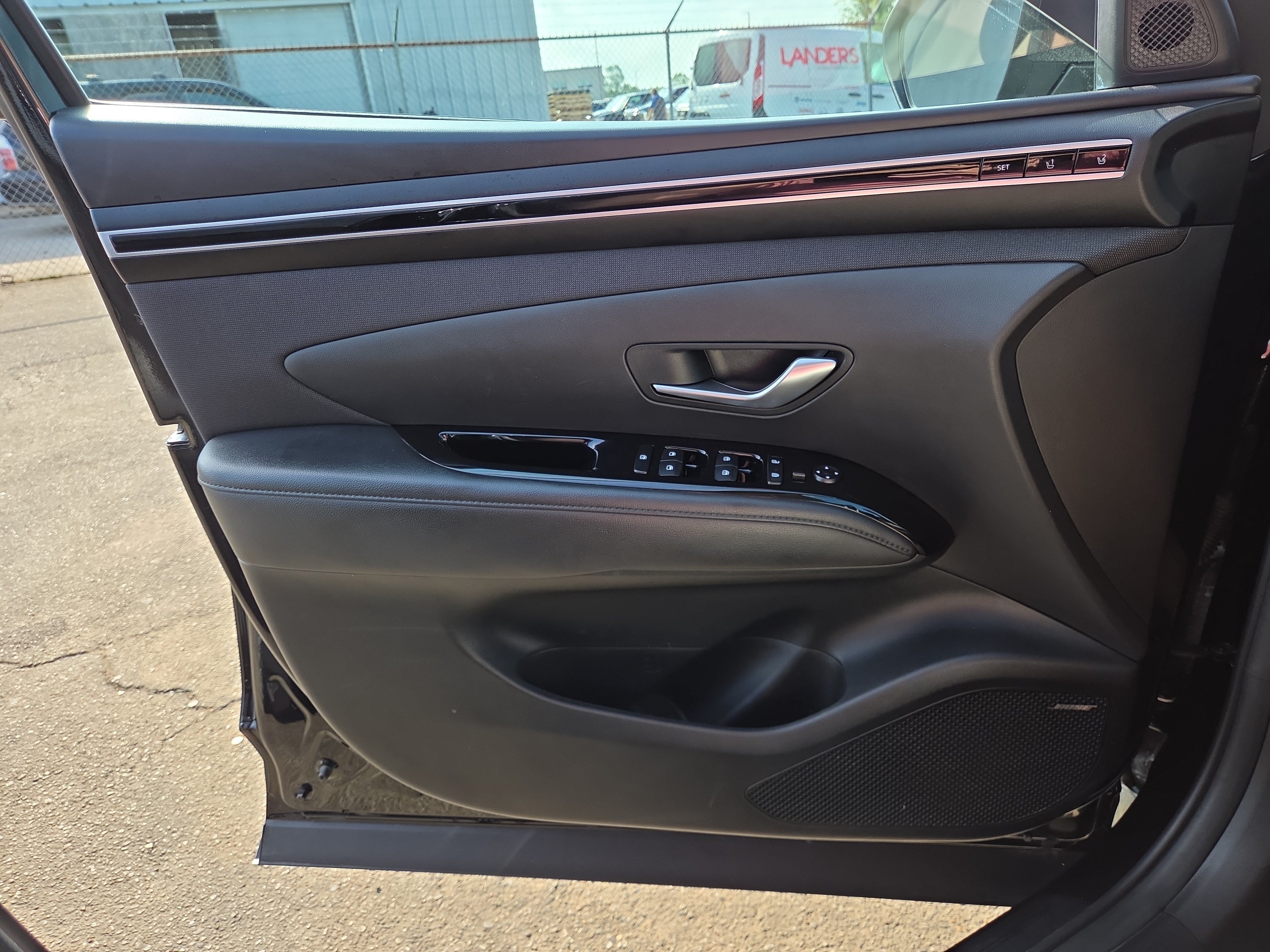 Used 2023 Hyundai Tucson Limited FWD image 17