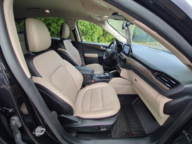 Certified 2020 Ford Escape Titanium AWD/4WD image 35