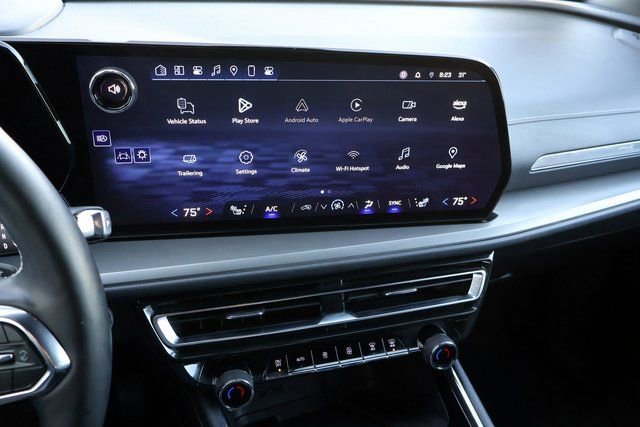 Used 2025 Chevrolet Traverse LT image 32