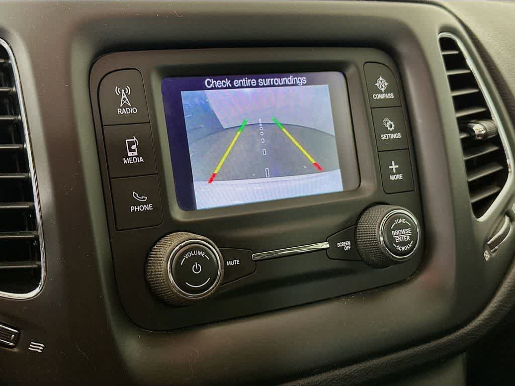 Used 2018 Jeep Compass Latitude FWD image 27