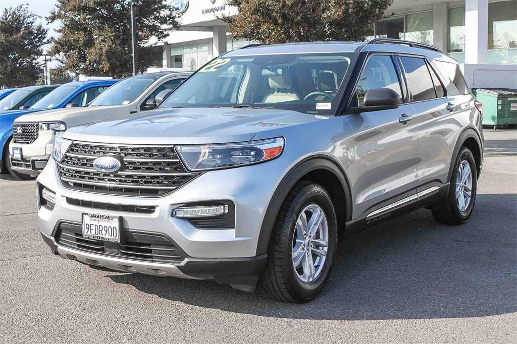 Certified 2022 Ford Explorer XLT w/ Equipment Group 202A image 3