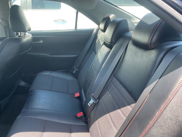 Used 2017 Toyota Camry SE w/ Moonroof Package FWD image 10
