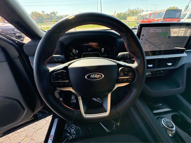 Certified 2025 Ford Explorer ST-Line w/ ST-Line Street Pack AWD/4WD image 15
