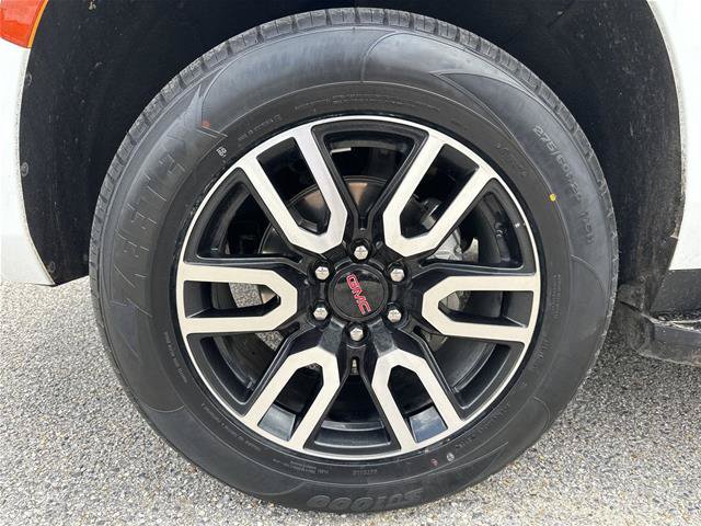 Used 2024 GMC Yukon AT4 AWD/4WD image 9